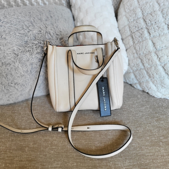 Marc Jacobs Pebbled Leather The Tag Crossbody Bag Off White Magnetic Closure - Picture 1 of 15